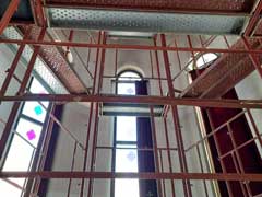 Ικριωμα μεσα στο ιερο για αγιογραφία