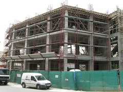 oikodomi-me-skalosia